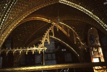 23 Der Gold- und Edelsteinhimmel der Kreuzkapelle auf Karlstein.