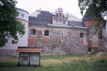 03 Östliche Renaissancefront des kurländischen Palastes zwischen 2 runden Ecktürmen, der südöstliche neuerdings ergänzt.