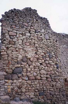 14 Mauer aus Lesesteinen mit Ausgleichszeile mittels größerer Moränebrocken.