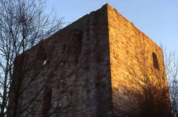 14 Um die Schildmauer herum zur Nordseite.
