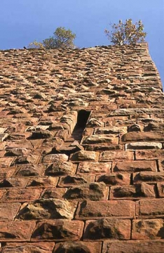 12 Schrägabfluss eines Aborts im Bergfried.