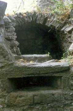 40 Überwölbter Einstieg in den Kasemattenturm.