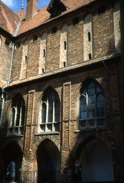 02 Nordflügel des Konventshauses vom Hof aus.