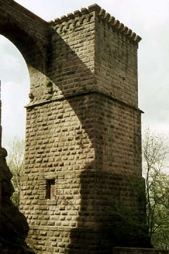 16 Im Abschied noch einmal vorbei an dem "monumental ausgebildeteten Brunnentrum" (Hotz 1981, 96) unter der neuen Gewölbebrücke von 1882 hindurch.